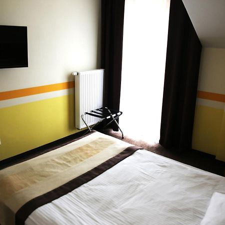 Hotel Folklor Międzyrzec Podlaski Стая снимка
